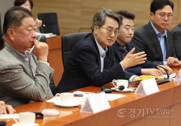 [크기변환]LG디스플레이(주) 국내복귀 투자현장 방문(2).jpg