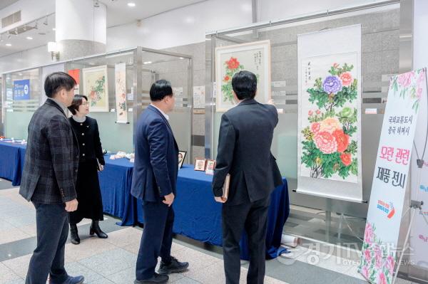 [크기변환]2.오산시, 중국 허쩌시 모란 공예·문화품 전시-2.jpg