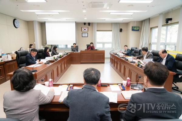 [크기변환]사진1. 용인특례시의회 문화복지위원회(위원장 김상수)는 20일 위원회 소관 시 산하 기관을 대상으로 2025년도 제2차 정례회 행정사무감사 4일 차 감사를 진행했다. (1).jpeg