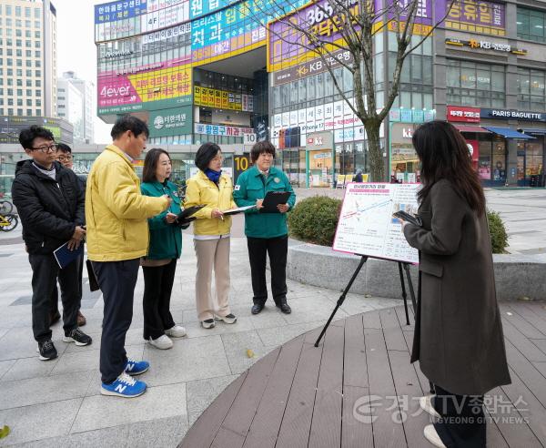 [크기변환][사진자료] 하남시의회 자치행정위원회  11월 20일 2025년 행정사무감사 대비 미사문화거리 현장방문.(사진_하남시의회 제공).jpg