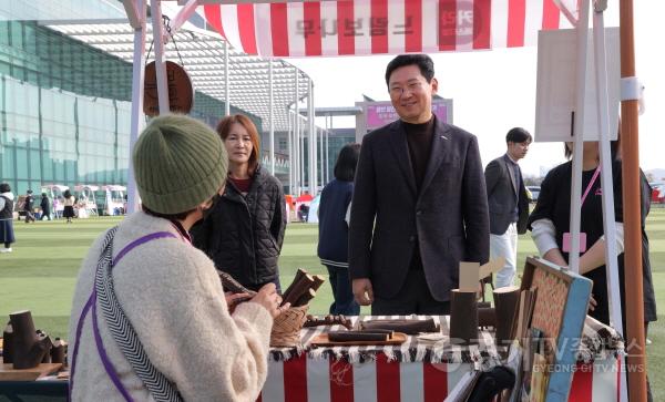 [크기변환]3-2. 22일 시청 하늘광장에서 커라페스티벌이 열렸다..JPG