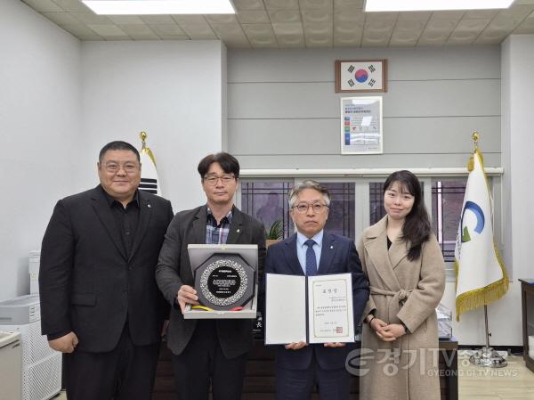 [크기변환]붙임2. 수상 기념사진.jpg