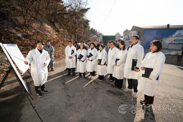 [크기변환]사진4. 용인시의회 경제환경위원회는 19일 2025년도 행정사무감사 현지확인의 일환으로 주요 시설 및 사업 현장을 방문해 추진 상황을 점검했다.(용인반도체국가산단 사업단).jpg