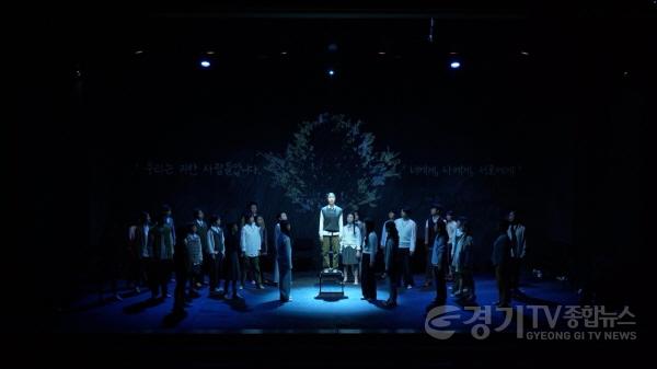 [크기변환][사진2] 용인문화재단, 꿈의 극단 ‘용인’, 제 1회 정기공연 내 방에서 무대로 공연사진.jpeg