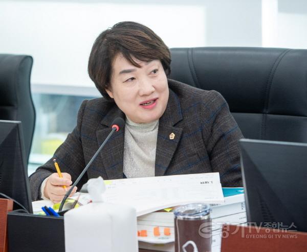 [크기변환]251121 “1,421만 도민보다 중앙정부 눈치인가” 지미연 의원 강력 비판.jpeg