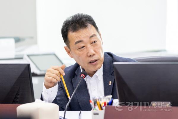 [크기변환]251124 이용호 의원, “공무직 대체인력 예산, 부서별 ‘따로 편성’ 그만”.jpg