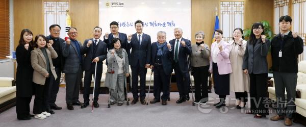 [크기변환]251125 김진경 의장, 경기도장애인복지단체연합회 만나...장애인복지 흔들리지 않도록 할 것 (1).jpg