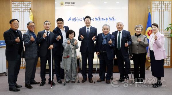 [크기변환]251125 김진경 의장, 경기도장애인복지단체연합회 만나...장애인복지 흔들리지 않도록 할 것 (2).jpg