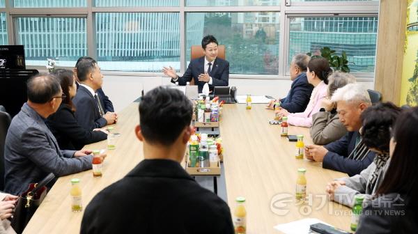 [크기변환]251125 김진경 의장, 경기도장애인복지단체연합회 만나...장애인복지 흔들리지 않도록 할 것 (3) (1).jpg
