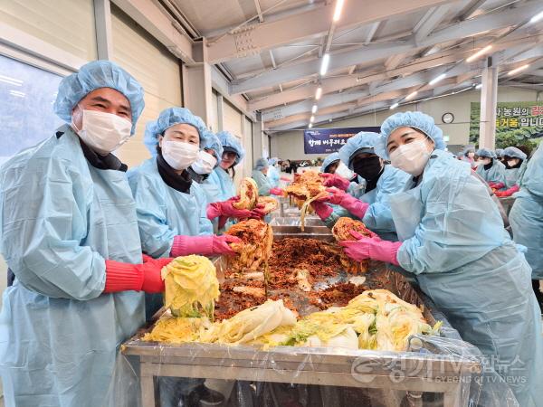 [크기변환][사진1] 20251125 북한이탈주민과 함께 하는 사랑의 김장나눔(1).jpg