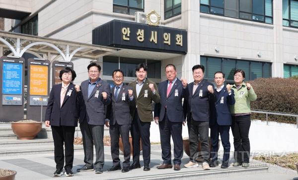 [크기변환]250401 송전선로건설 결사반대 의회 결의.jpg