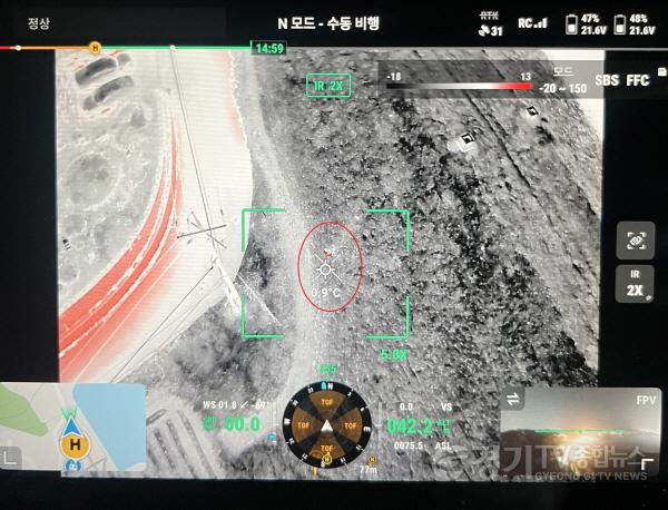 [크기변환]보도사진(드론 열화상 카메라 구조대상자 발견 당시 모습-빨간 체온표시)  (1).jpg