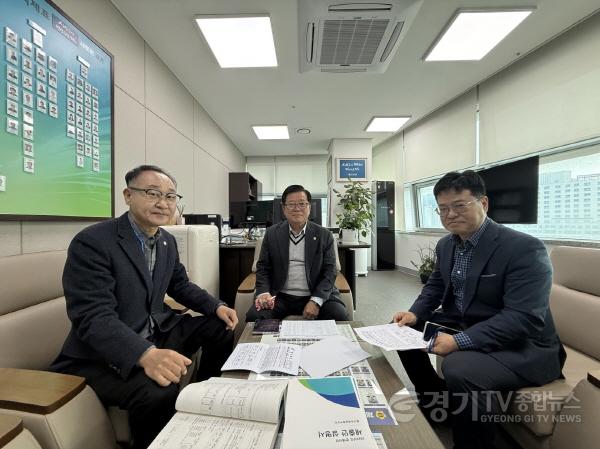 [크기변환]251126 김영민 의원, ‘양지지구-서울역’·‘강남대-서울역’ 직행 광역버스 2개 노선 확정 환영 (1).jpg