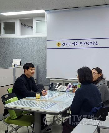 [크기변환]251126 유영일 의원, 안양시청소년이동형 성문화센터를 고정형센터로 전환 필요성 논의.jpg