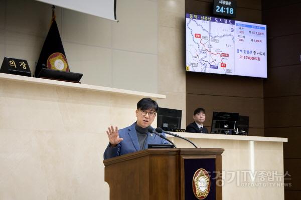 [크기변환][사진2] 20251126 제297회 제2차 정례회 제3차 본회의 시정질문-1.김병민 의원(2.jpg