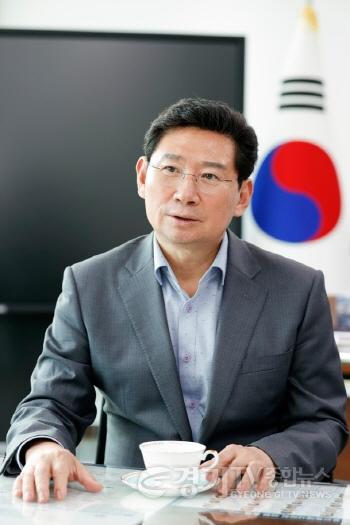 [크기변환]7-1. 이상일 용인특례시장이 지난 8월 13일 구윤철 기획재정부 장관에게 국가산단 토지 수용 가구의 불합리한 비과세 기준 개선을 요청하는 서한문을 보냈다..jpg