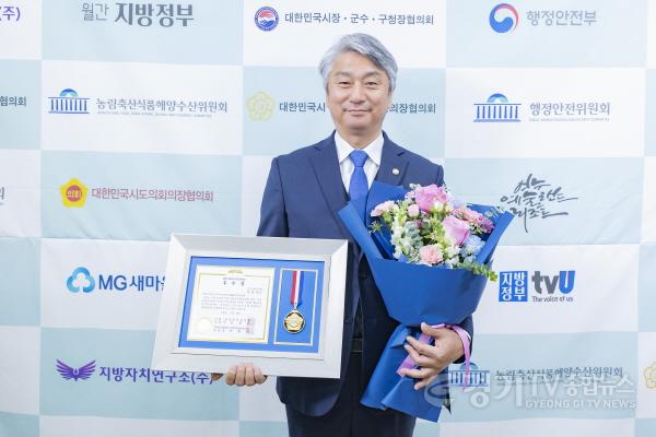 [크기변환]장철규 위원장(수상사진).jpg