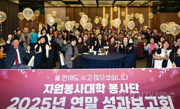 [크기변환]6-2. 이상일 용인특례시장은 28일 자원봉사대학 봉사단 성과보고회에 참석했다.jpg