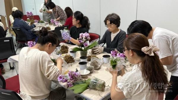 [크기변환]9-2 평택시 도심 속 생활원예 반려식물 교육으로 시민 생활에 활력 제공.jpg