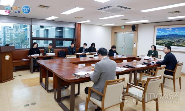 [크기변환]양평군의회, 의원 연구단체 연구용역 중간보고회 2.jpg