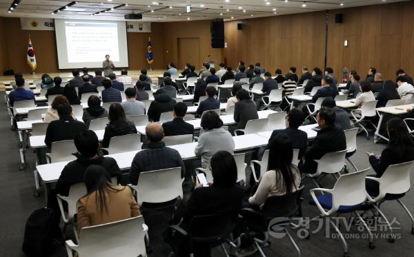 [크기변환]251202 경기도의회, 직원대상 성희롱 성폭력 예방교육...건강한 조직문화 조성 계기 (3).jpg