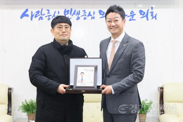 [크기변환]251204 김진경 의장, 한국노총 소방노조가 뽑은 Best 도의원 선정...“소방공무원 근무환경 개선 위해 최선 다할 것” (1).jpg