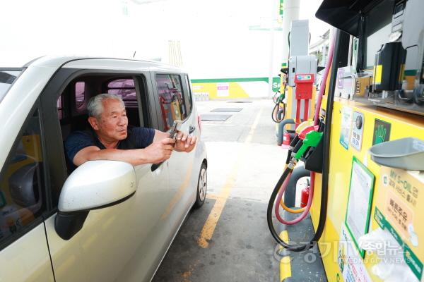 [크기변환]6-2. 용인특례시가 운영하는 장애인 등 우선배려 주유서비스가 보건복지부 장관 표창을 받았다..jpg