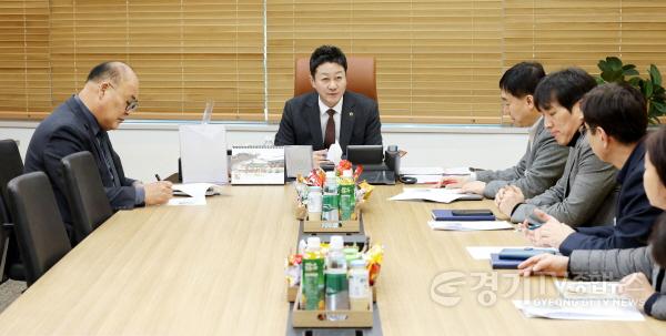 [크기변환]251205_김진경 의장, 시흥 AI 혁신클러스터 조성 사업 면밀 점검 (3).jpg