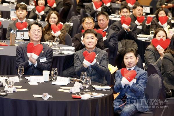 [크기변환]3. 사랑의 하트 퍼포먼스.jpg