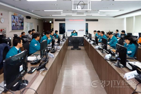 [크기변환]1. 이천시 행정안전부 2025년 여름철 자연재난 대책추진 평가 우수 지방정부 선정(여름철 관계기관 대책회의 사진).jpg