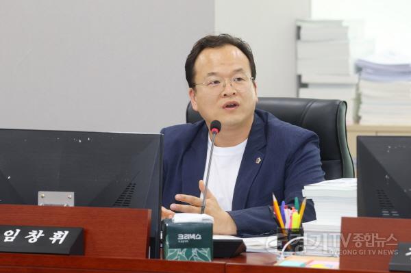 [크기변환]251210 임창휘 의원, 복지예산 17조의 허상, 도 자체 사업 반토막...보편복지는 국가가 책임, 지방은 틈새복지 강화해야 해.JPG.jpg