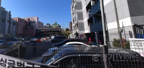 [크기변환]1-2. 용인특례시가 12일부터 안전상의 문제로 용인중앙시장 제2공영주차장 2층부터 5층까지 폐쇄조치를 내렸다..jpg