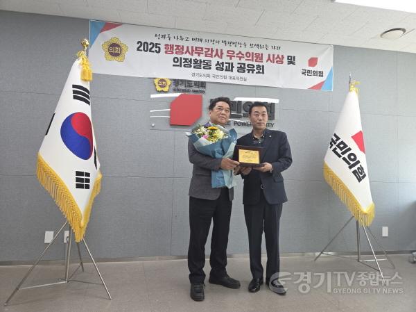 [크기변환]251212 김호겸 의원, 2025 행정사무감사 우수의원 선정! (2).jpg
