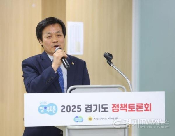 [크기변환]251212 문형근 의원, “자립은 혼자가 아닌 함께 만드는 과정” 강조.jpg