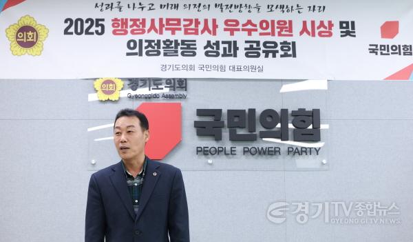 [크기변환]2025 행정사무감사 우수의원 시상2 (2).jpg