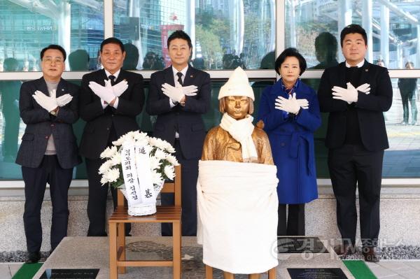 [크기변환]251212 김진경 의장, 평화의 소녀상 건립 7주년 추모식...올바른 역사 인식 확립되도록 최선 다할 것 (3).jpg