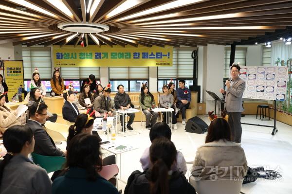 [크기변환]1-3. 정명근 화성특례시장이 청소년들에게 응원의 메시지를 전달하고 있다.jpg