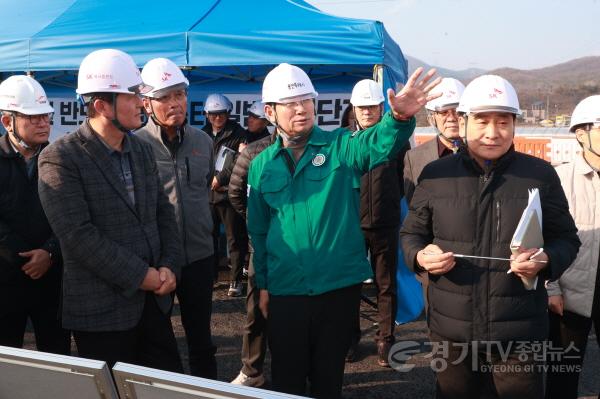 [크기변환]6-3. 이상일 용인특례시장은 11일 용인반도체클러스터 산업단지 주출입도로 공사현장을 방문했다.jpg