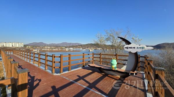 [크기변환]3-2. 용인특례시가 처인구 이동읍에 있는 이동저수지 둘레길 단절 구간 연결공사를 마무리했다..JPG