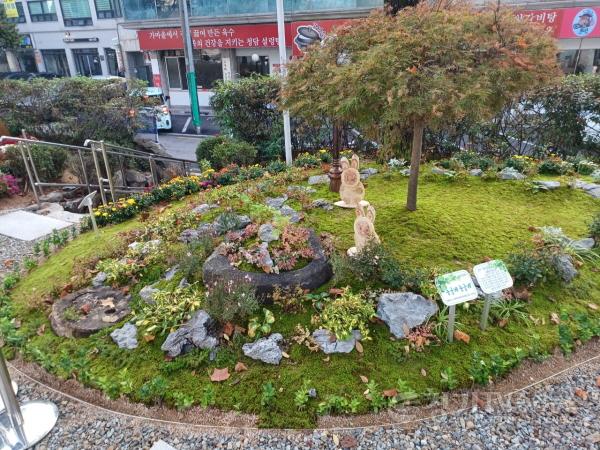 [크기변환]이(끼)로운 탄소중립 마을정원 (1).jpg