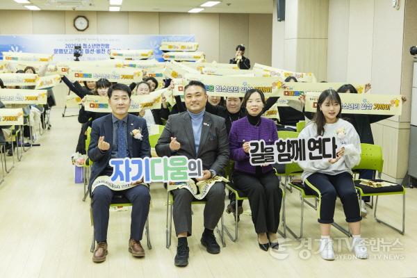 [크기변환]3.배정수 의장 및 김상균 의원  학생들과 함께 세리모니.jpg