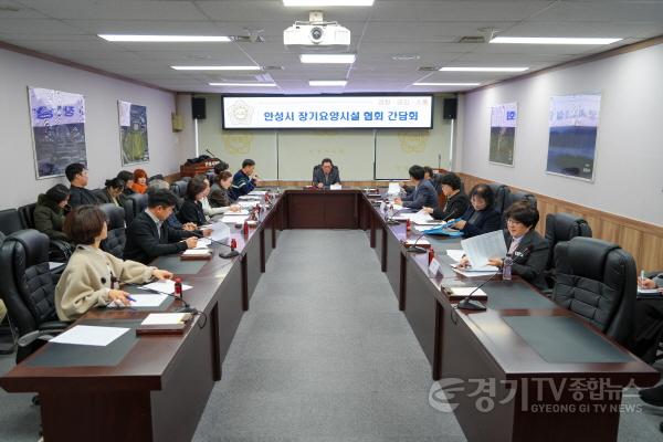 [크기변환]안성시의회  (사)한국노인장기요양기관협회 안성지회와 간담회 (2).jpg