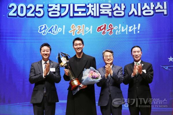 [크기변환]251216 김진경 의장, 2025 경기도체육상 시상식 참석...도내 체육인들 격려 (3).jpg