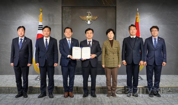 [크기변환]사진2)이재준 수원특례시장, “광주 민·군공항 무안 통합 이전 합의가 수원 군공항 이전 논의 물꼬 트는 전환점 되길”.jpg