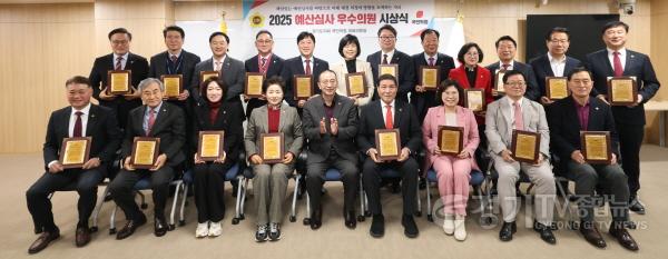 [크기변환]경기도의회 국민의힘, 2025 예산심사 우수의원 시상1.jpg