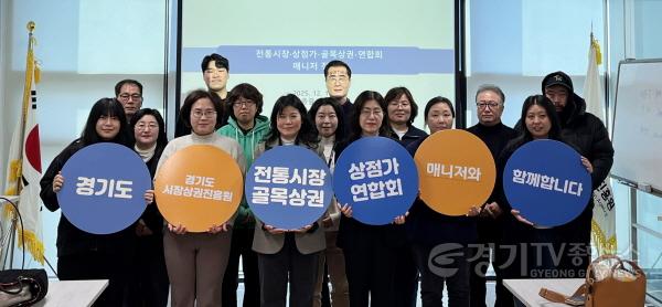 [크기변환]251218_[사진자료] 경상원 북부총괄센터가 매니저 초청 정담회를 열고 단체 기념촬영을 했다.jpg