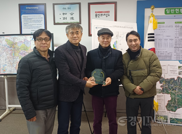 [크기변환][보도자료 사진] 감사패 전달사진.png