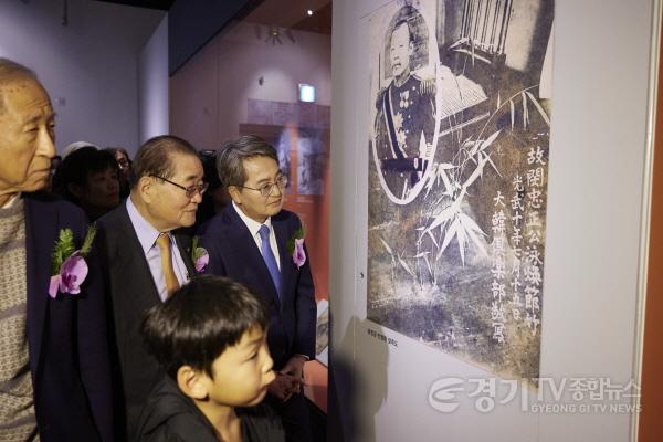 [크기변환]안중근 유묵 ‘장탄일성 선조일본’ 첫 공개(3).jpg