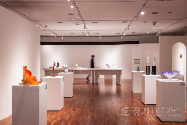 [크기변환](사진자료1) 2025 경기도 공예주간 성과 기획전 ‘경계 이후, 공예의 층위’ 전시전경.jpg