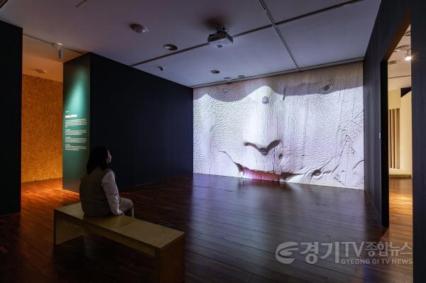 [크기변환](사진자료2) 2025 경기도 공예주간 성과 기획전 ‘경계 이후, 공예의 층위’ 전시전경.jpg